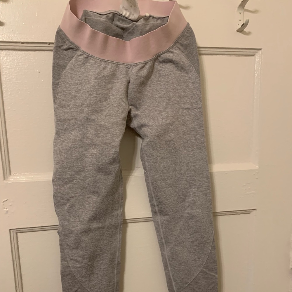 Seamless grey leggings